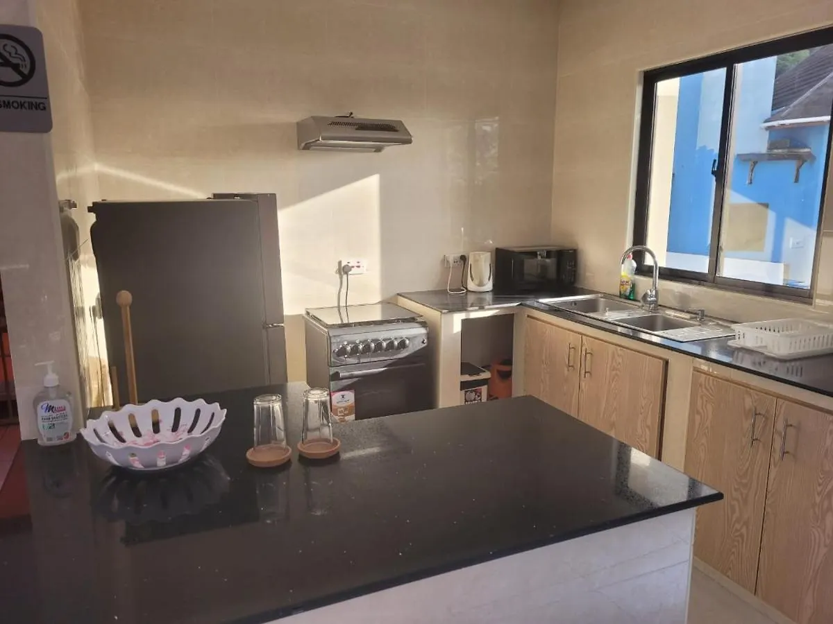Azia'S Apartments Bel Ombre