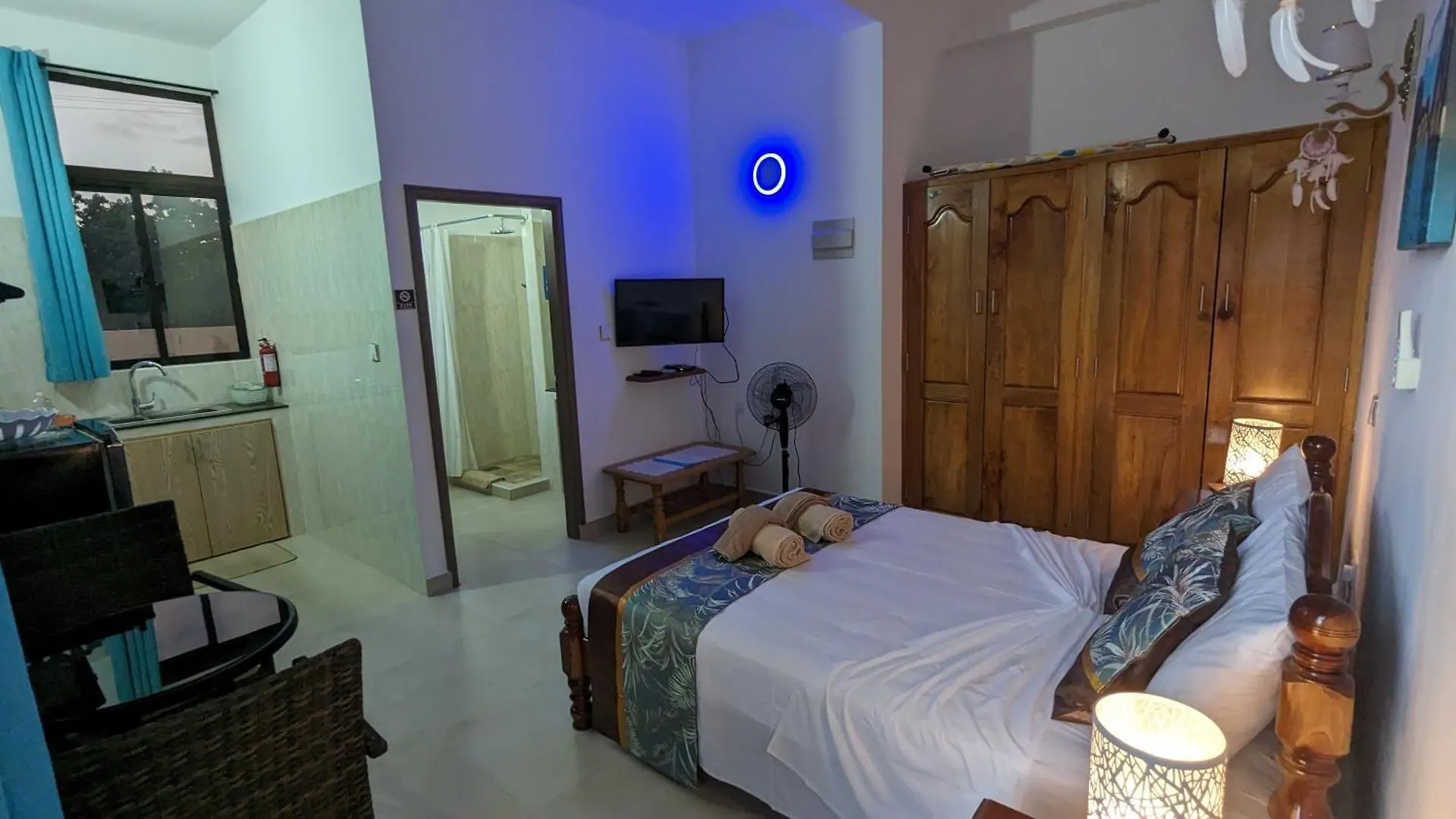 Azia'S Apartments Bel Ombre